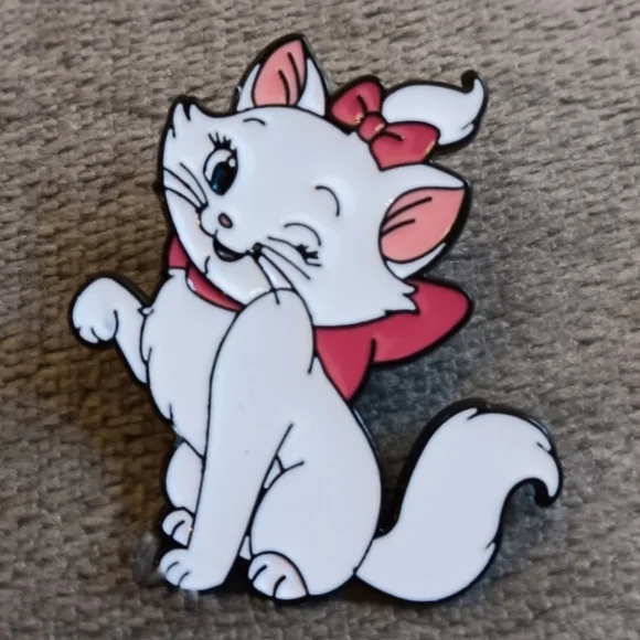 5 Marie Aristocats Character Inspired Metal Enamel Pins, 1970's Disney Cat Film - Picture 8 of 10